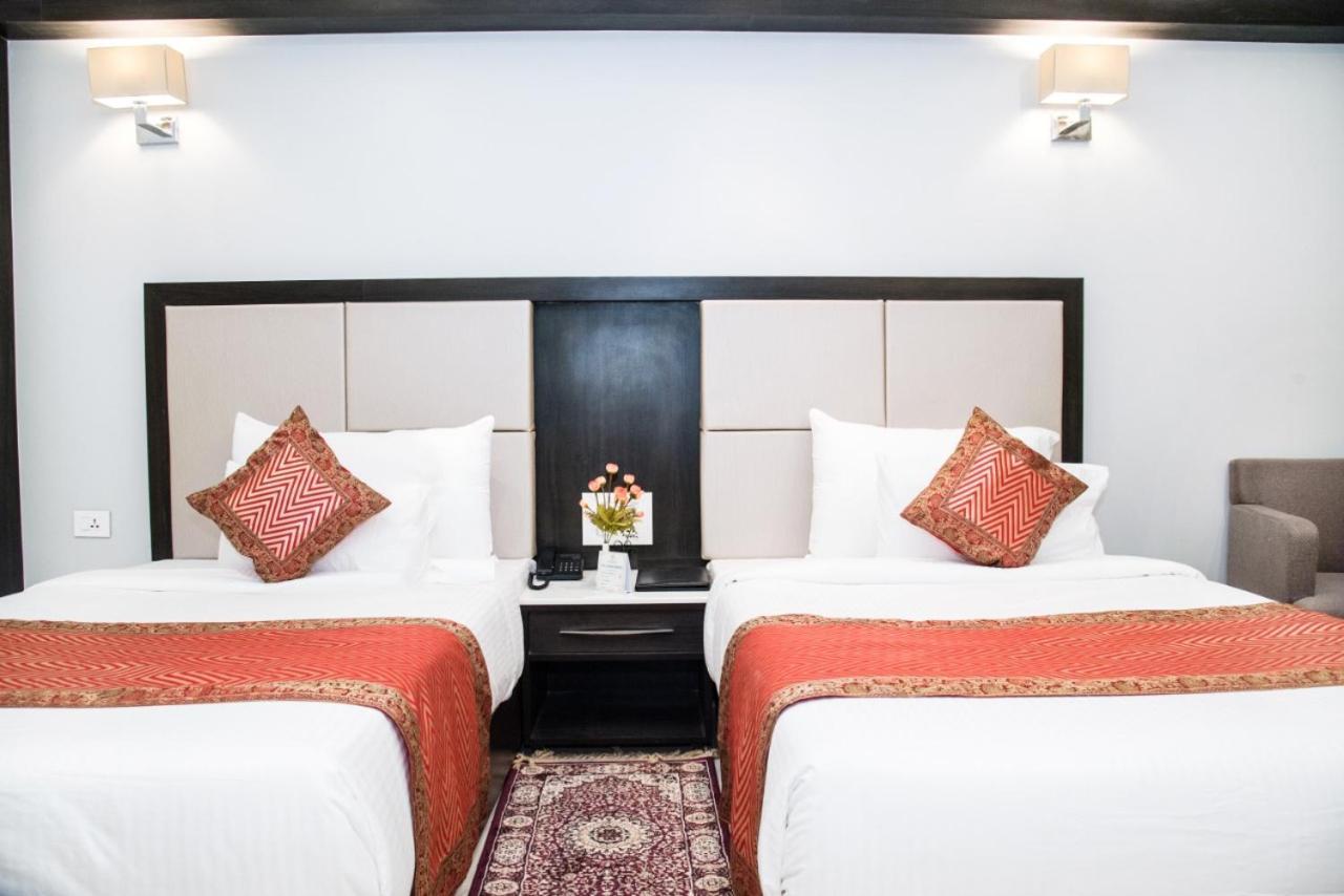 Hotel Platinum Shravasti Katra  Exterior photo